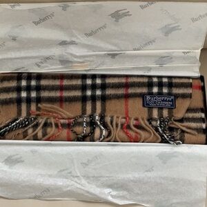 Burberrys Vintage Cashmere Scarf with Navy Box